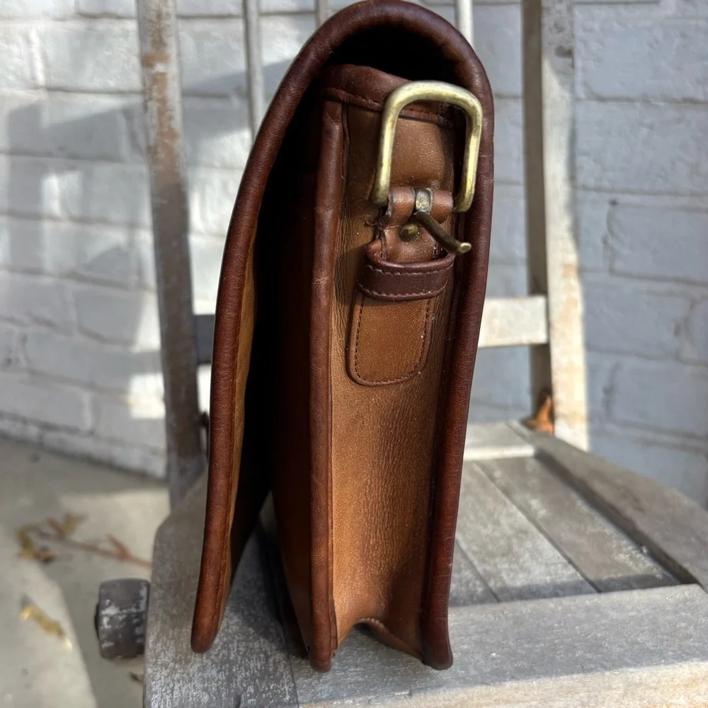🌟Vintage 🌟COACH 70's TWO TONED Saddle/ buckle Courier Large